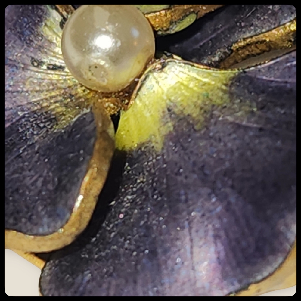 Antique 10K Gold, Enamel, and Pearl Art Nouveau Pansy Brooch - Picture 4 of 12